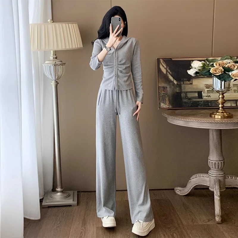 盐系穿搭休闲运动套装女秋季遮肉显瘦设计感褶皱上衣阔腿裤两件套