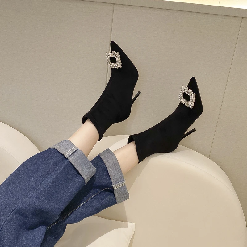 短靴女2024秋冬新款尖头细跟水钻方扣绒面高跟弹力靴瘦瘦靴女袜靴