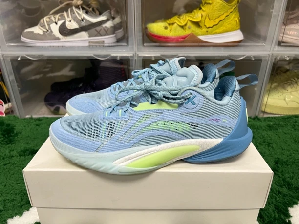 捡漏41.5码/闪击10白蓝篮球鞋/公价419