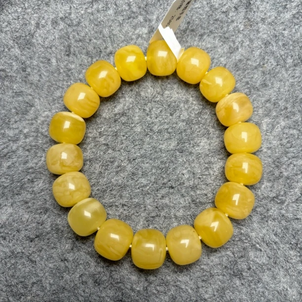 天然鸡油黄老型蜜蜡手串