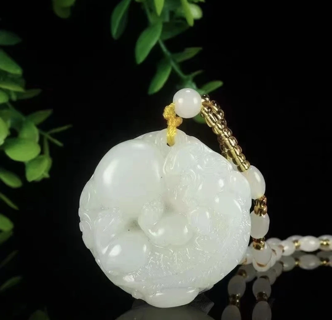 霸气白色貔貅吊坠有求必应雕刻时尚手工挂坠精美