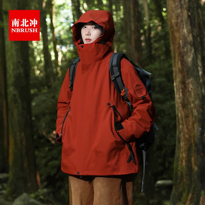 户外三合一朱雀红冲锋衣女2025新款秋冬风衣外套防水大码登山服男