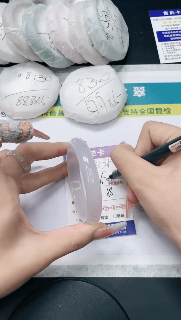 【闪购商品】石英质玉手镯未镶嵌335/