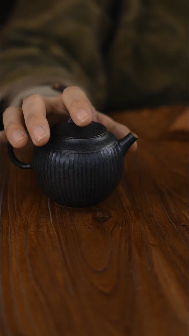 【闪购商品】陶瓷|A67条纹小黑壶