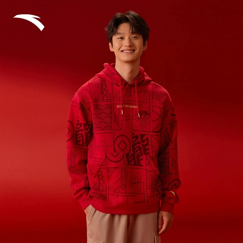 安踏好事发生丨新年款男连帽卫衣满印时尚龙年套头帽衫152411770S