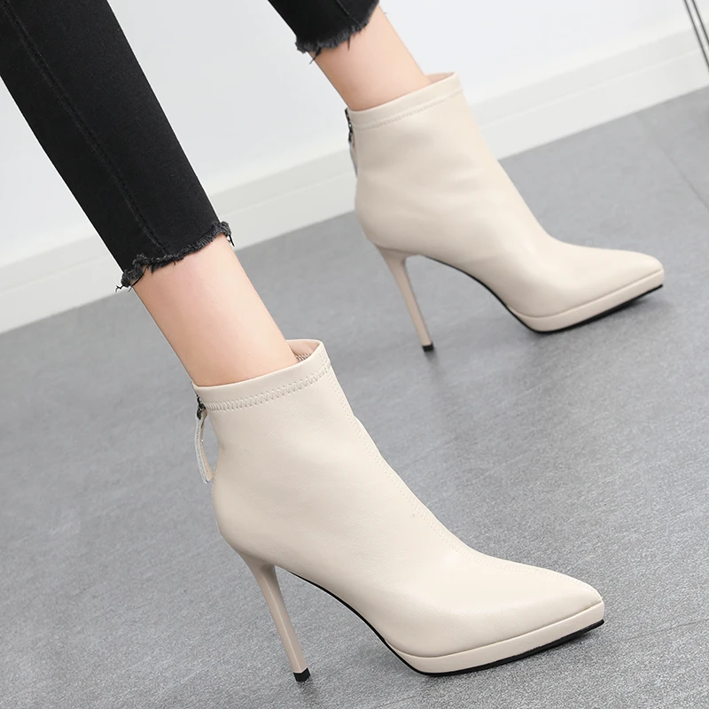 细高跟鞋短靴瘦瘦靴女加绒2024爆款洋气秋冬尖头气质防水台马丁靴