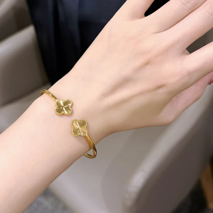 合金手镯 杨杨babytime 镭射鎏金四叶花幸运草手镯开口可碰水超闪