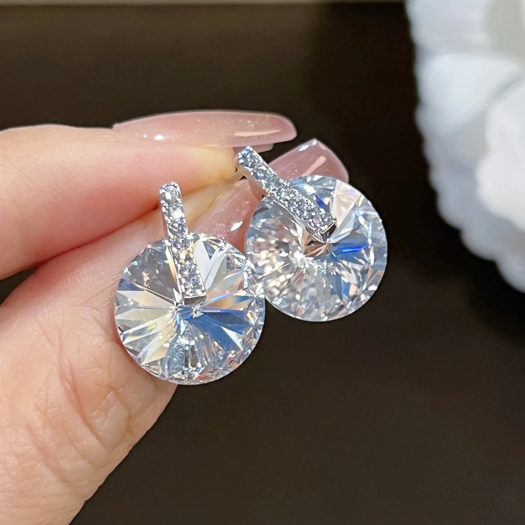 合金仿水晶耳饰 杨杨babytime一眼高级！超闪圆形鸽子蛋仿水晶耳钉