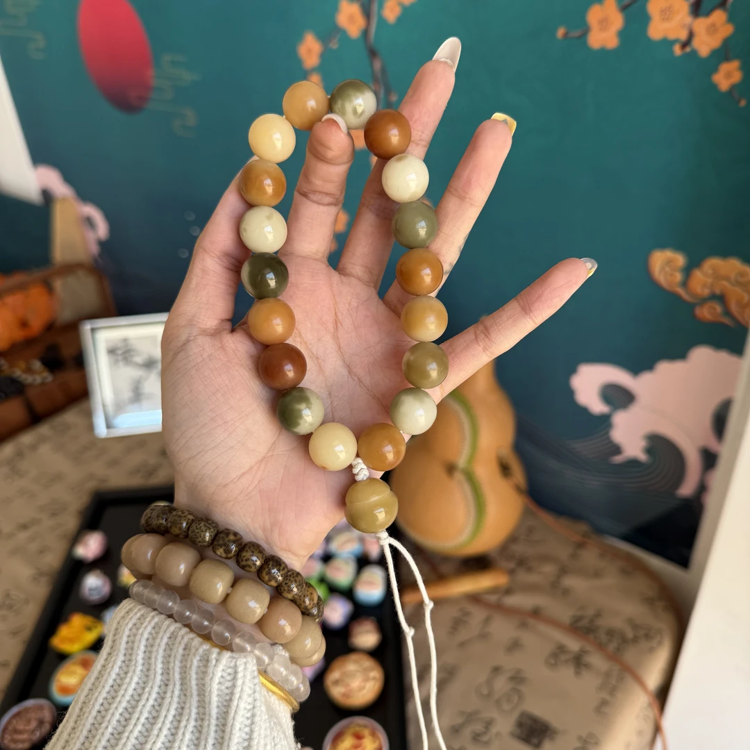 玉化料手持天然正品菩提根手感惊艳 实物非常漂亮 卡15大圆珠