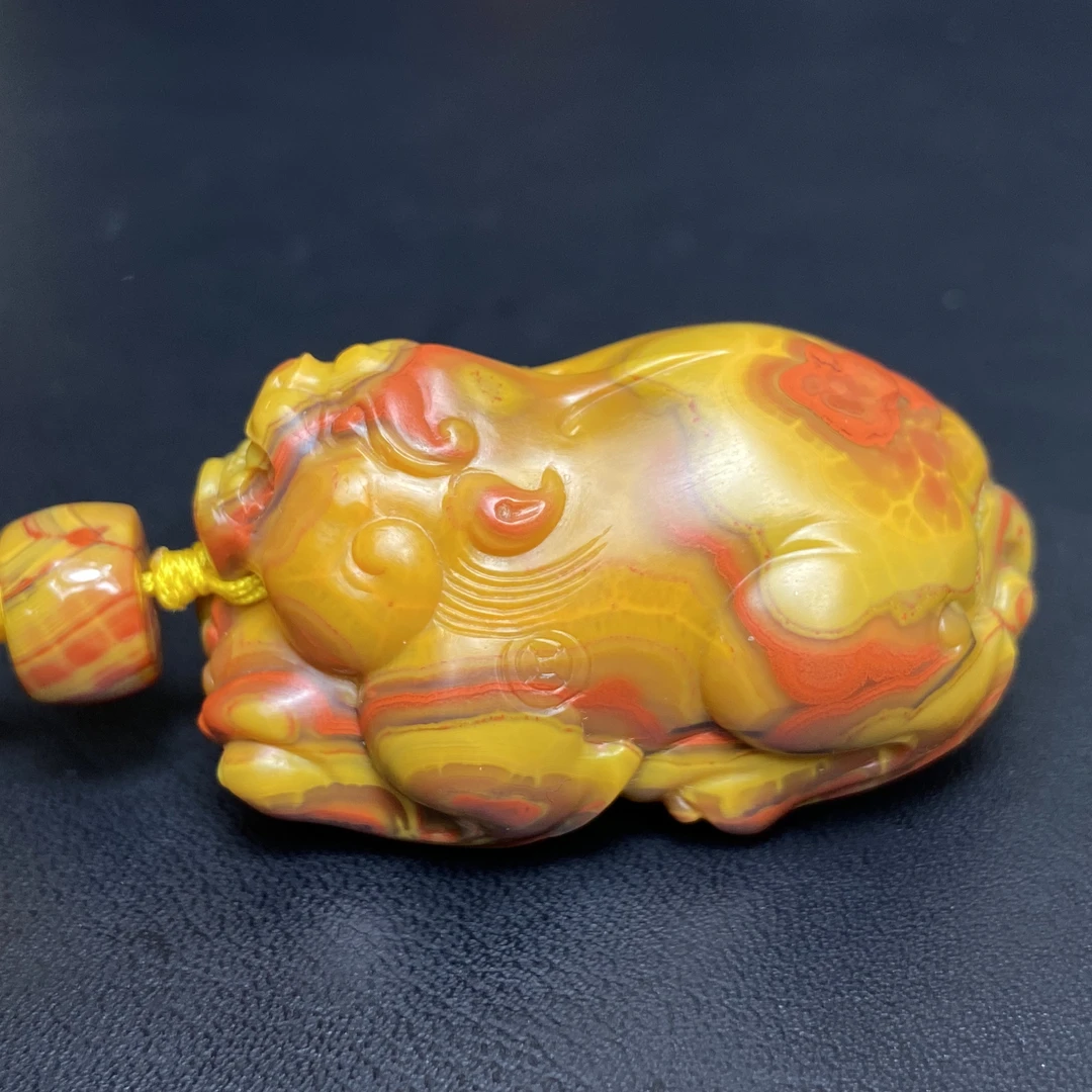 北票市战国红玛瑙手把件大貔貅吊坠挂件鸡油黄