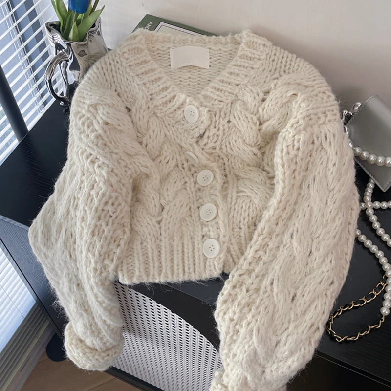 2024年新款重工设计慵懒风软糯针织衫镂空单排扣长袖毛衣外套女装