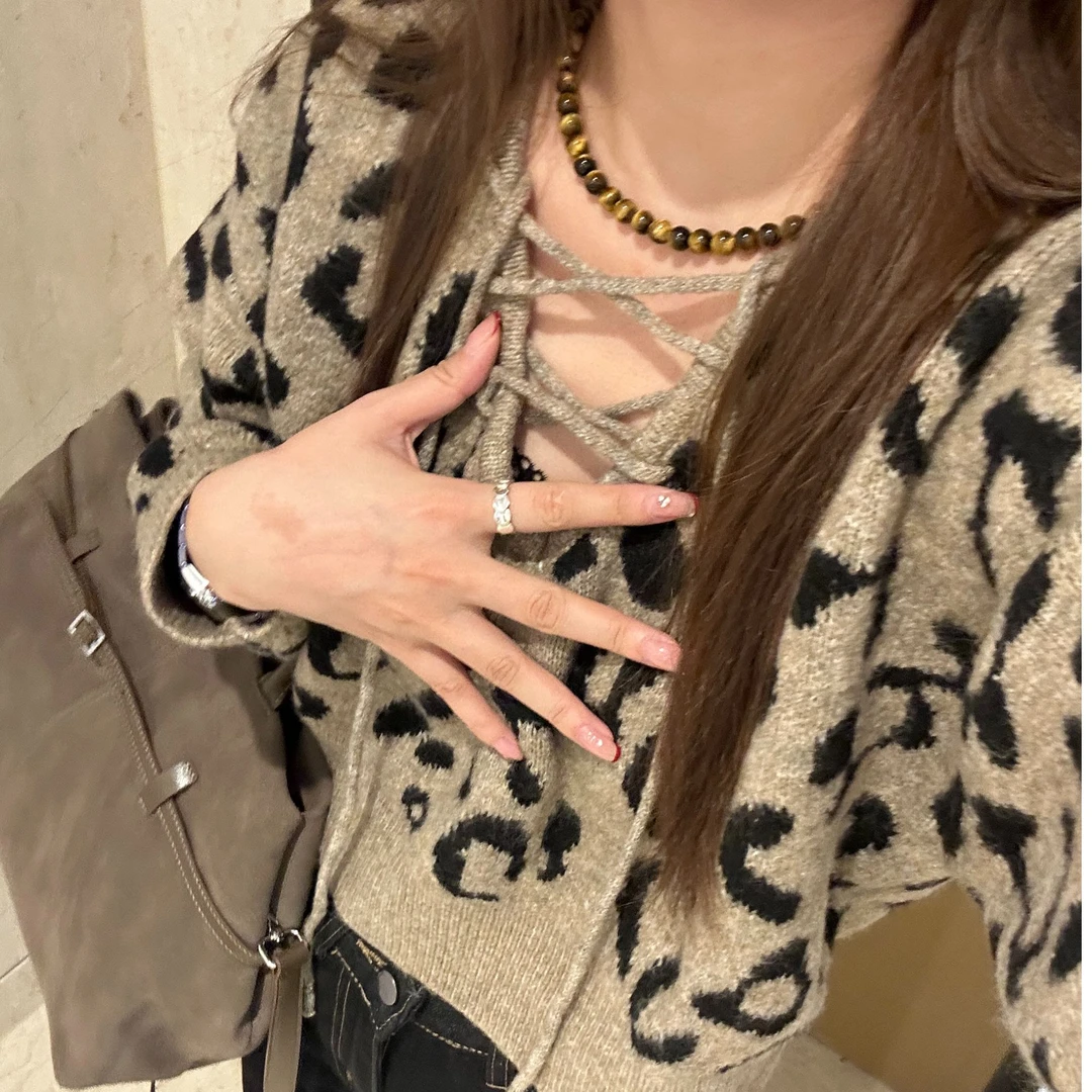 【BayaLi】豹纹可可~新品穿绳个性豹纹毛衣