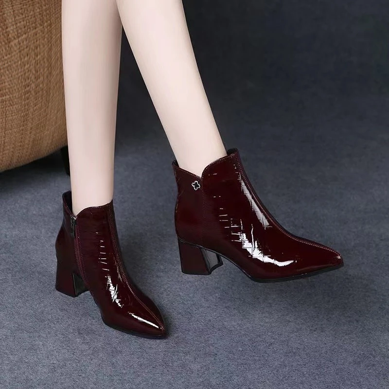 2025新款秋冬季尖头真软皮短靴软漆皮加绒皮鞋高跟女鞋中跟马丁靴