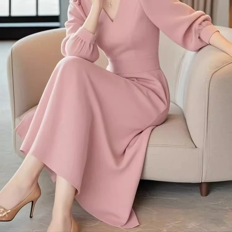 法式极简小众优雅粉色v领长袖连衣裙春秋外穿简约遮肚子内搭裙女