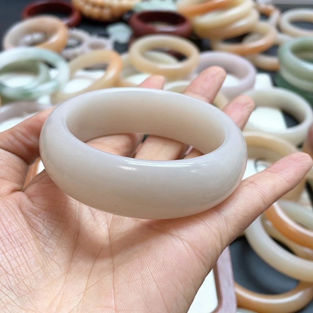 【闪购商品】石英质玉手镯未镶嵌白*