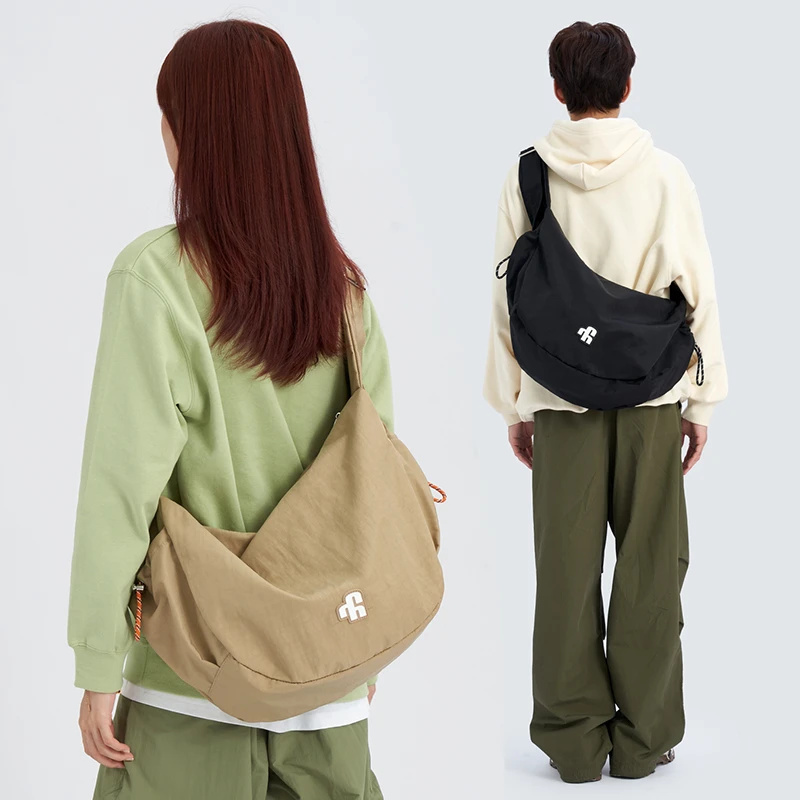 VAOPER花儿与少年同款喂牌原创运动斜挎包男旅行包单肩饺子包女