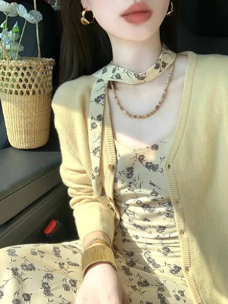 早春穿搭一整套茶歇法式度假浪漫复古碎花吊带连衣裙外搭开衫套装