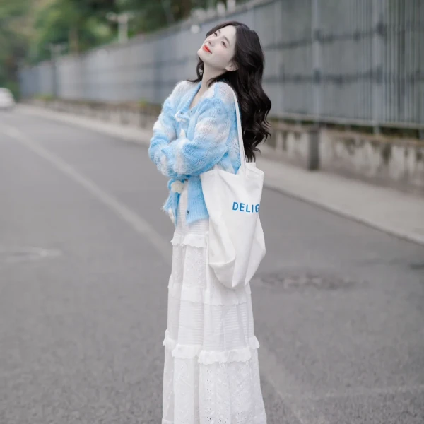 2024早秋重工复古渐变长袖毛衣外套女设计感减龄气质白色半身裙潮