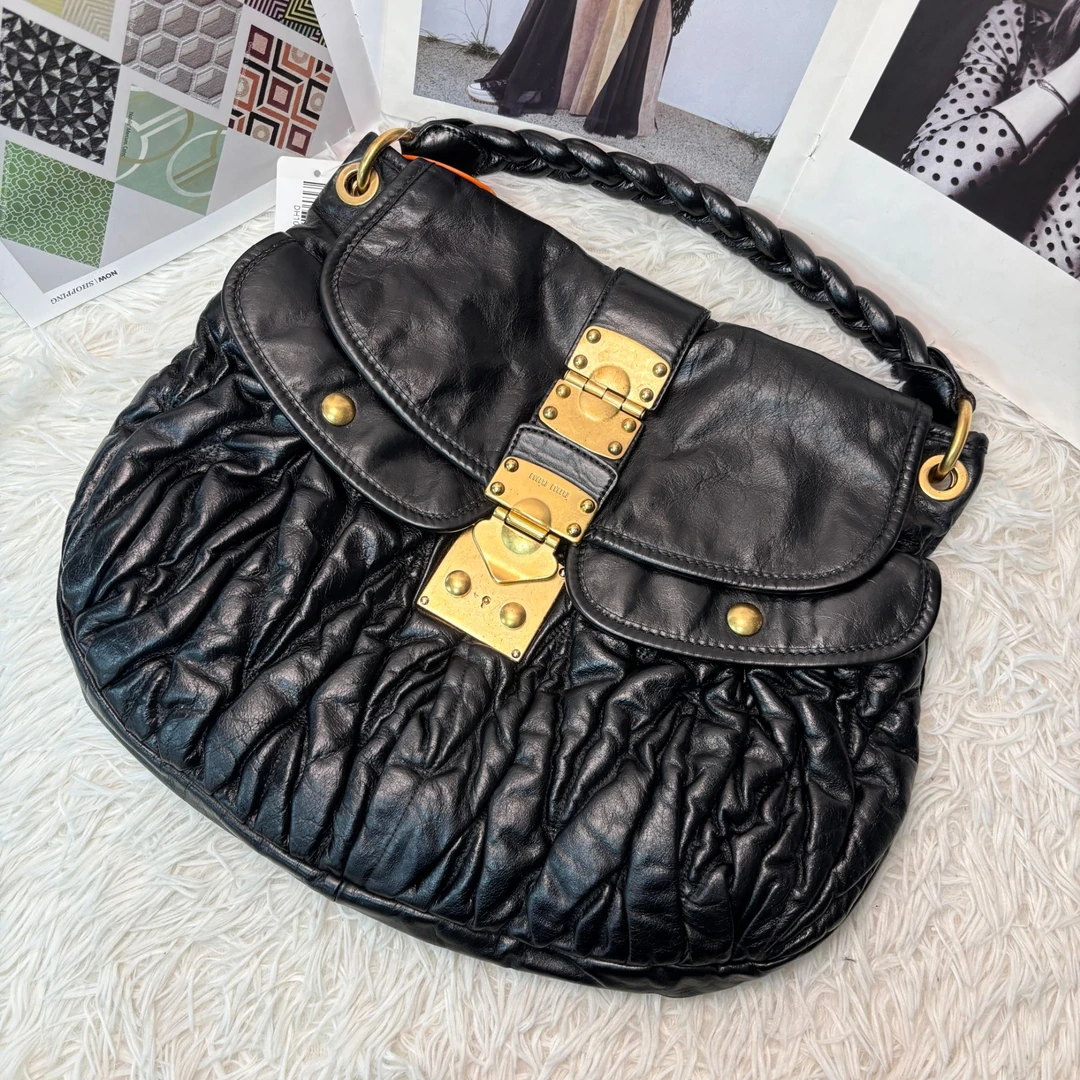 95新 MIU MIU/缪缪 XM/时尚黑金logo褶皱编织手提包/DH10702060改