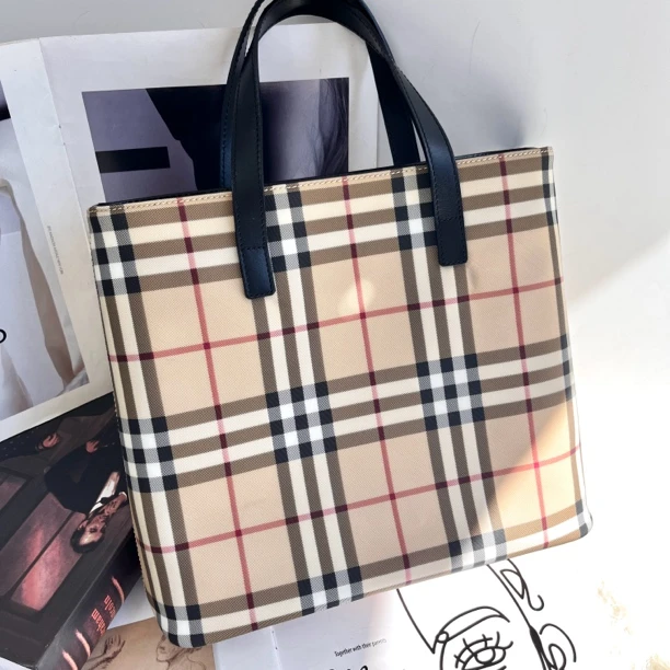 95新 BURBERRY/博柏利  XM/经典格纹薇薇安手提包/MM10711046