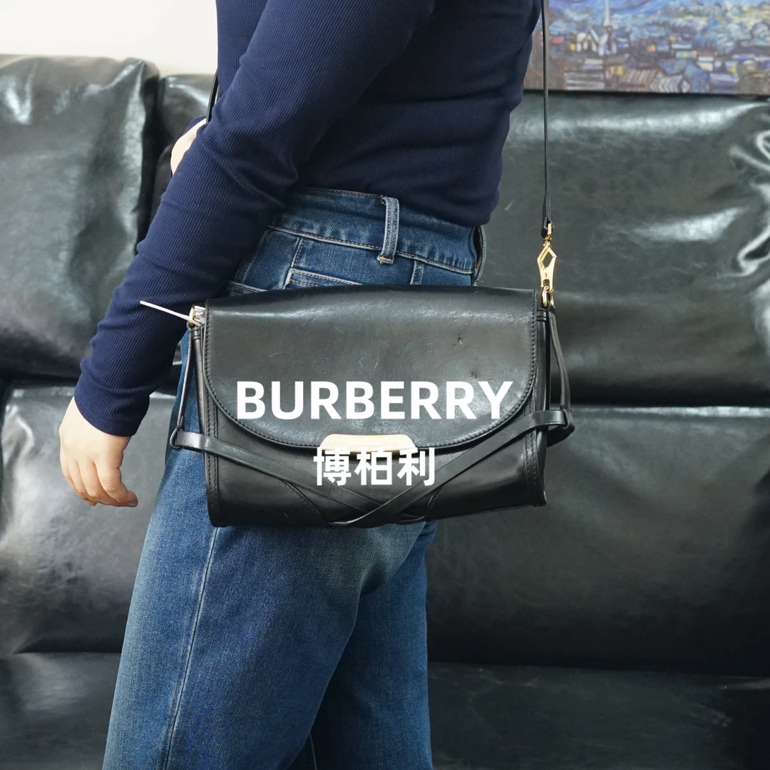 95新 BURBERRY/博柏利 黑金斜挎包/FYZZ09508066/8066优