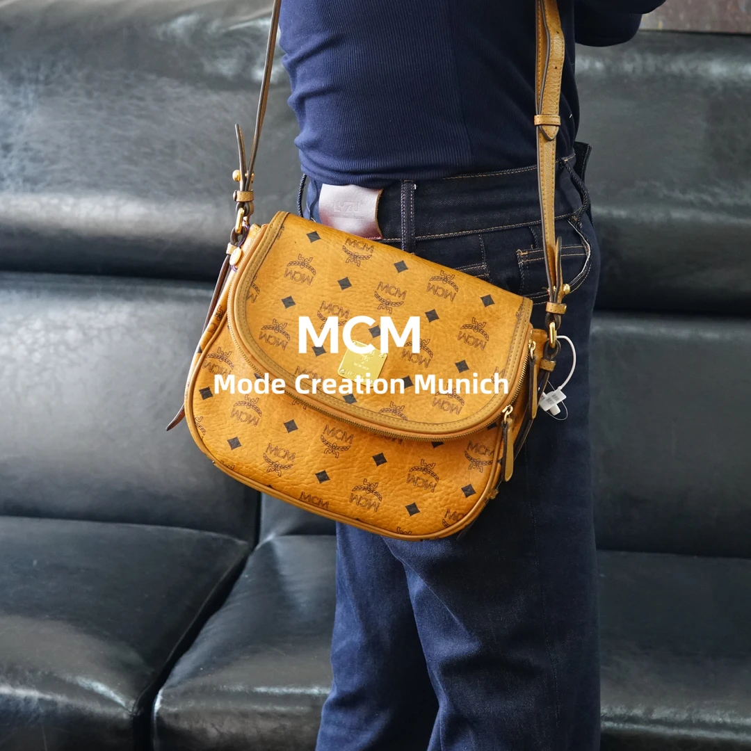 95新 MCM 干邑色斜挎包/YE11602031/2031