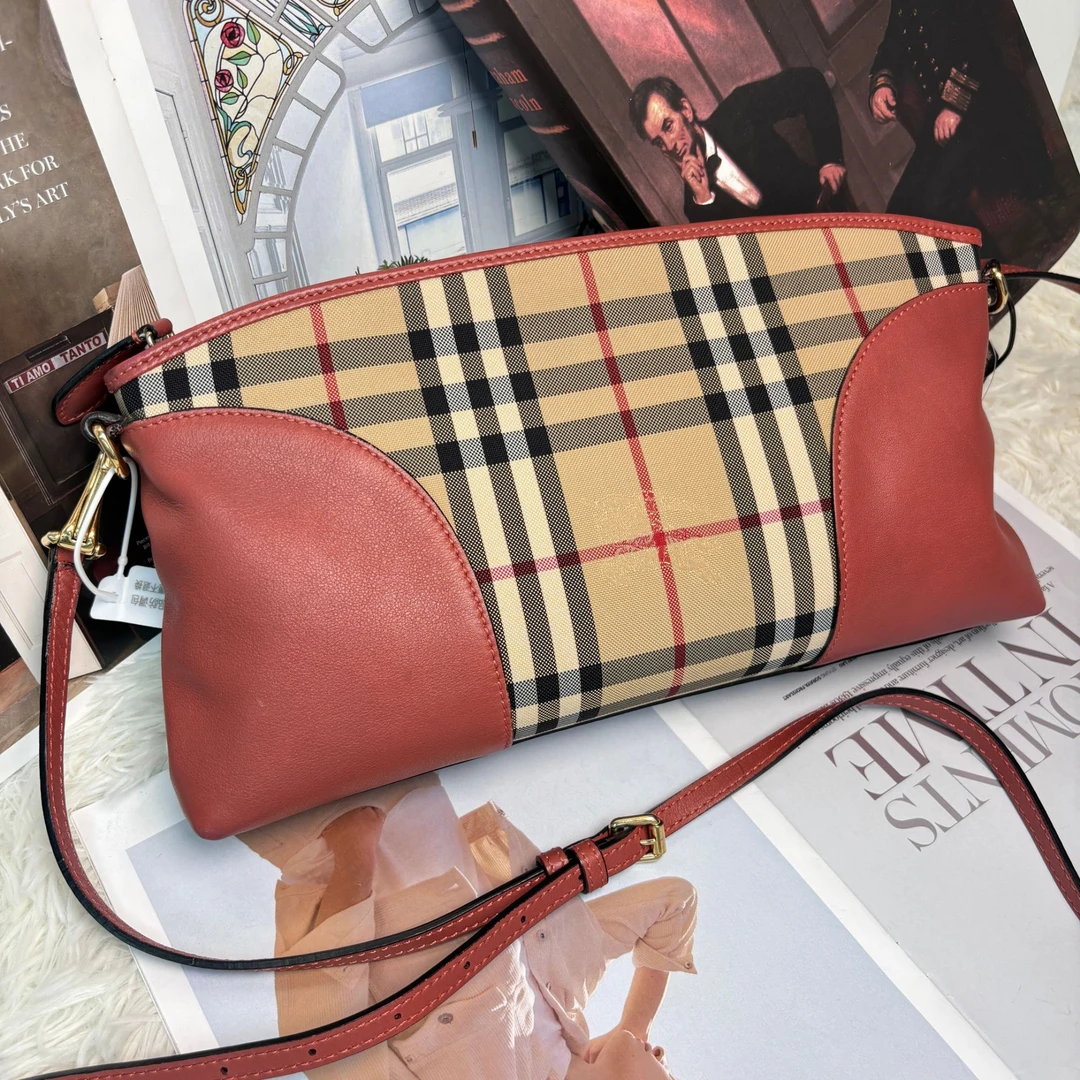 95新 BURBERRY/博柏利 经典战马格纹拼豆沙红斜挎包/ES10523003