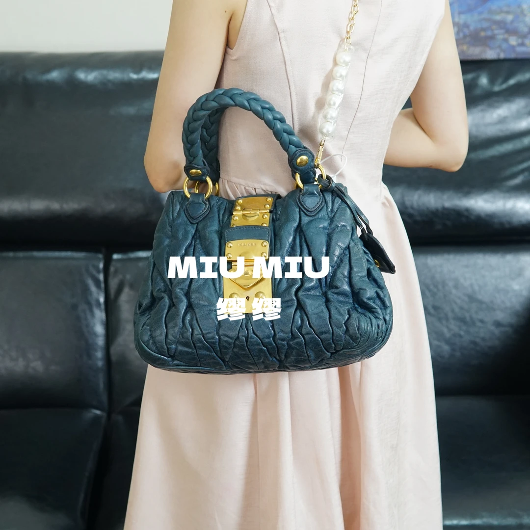 95新 MIU MIU/缪缪 miumiu/青蓝色褶皱金扣包/BB09603057/3057