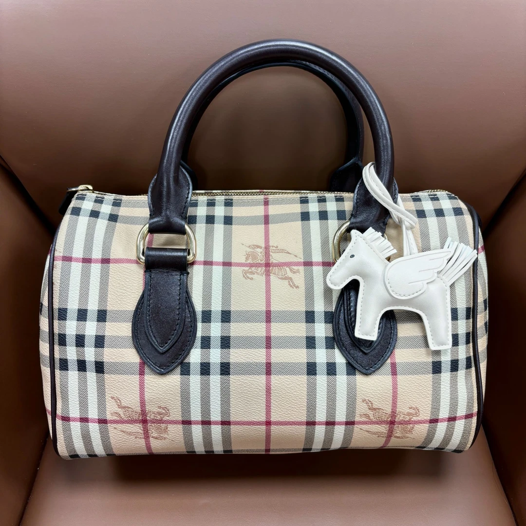 95新 BURBERRY/博柏利 XM/战马格纹拼黑手提波士顿包/DH10121040