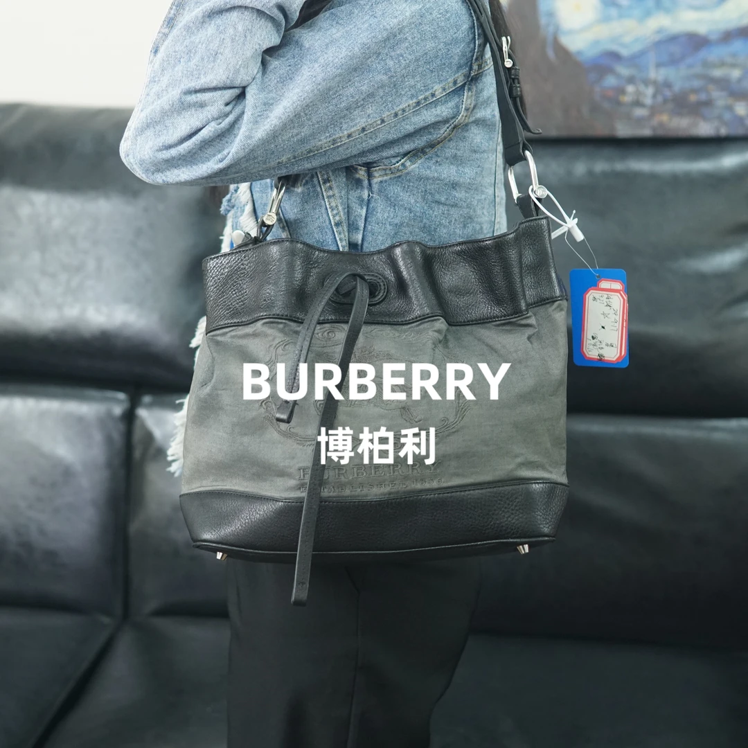 95新 BURBERRY/博柏利 黑色单肩包/ZZ09415586/5586