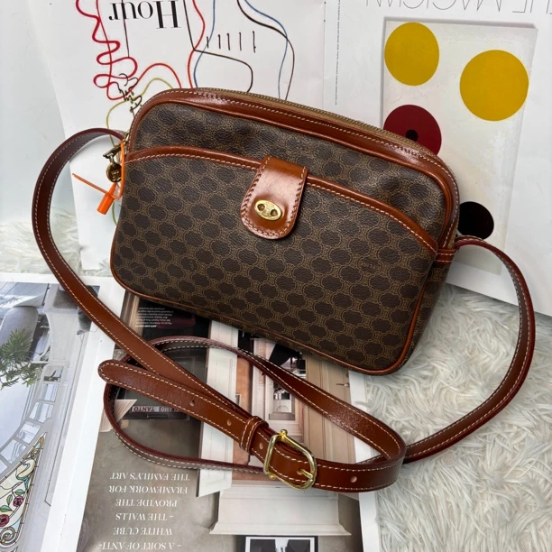 95新 Celine/思琳 XM/凯旋门满印老花手拿斜挎包/ZC09329583换
