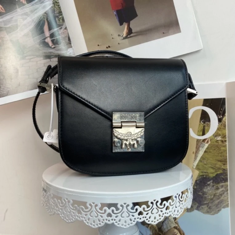95新 MCM   XM/黑银经典盾牌马鞍包亮面单肩斜挎包THMH08603061特
