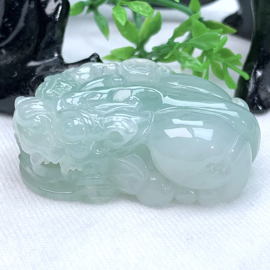天然缅甸翡翠A货浅绿金钱阴阳眼脚口含珠貔貅吊坠