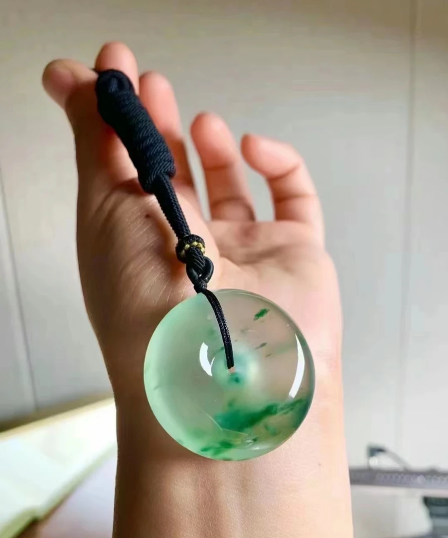 缅甸A货翡翠高冰阳绿意境飘花平安扣