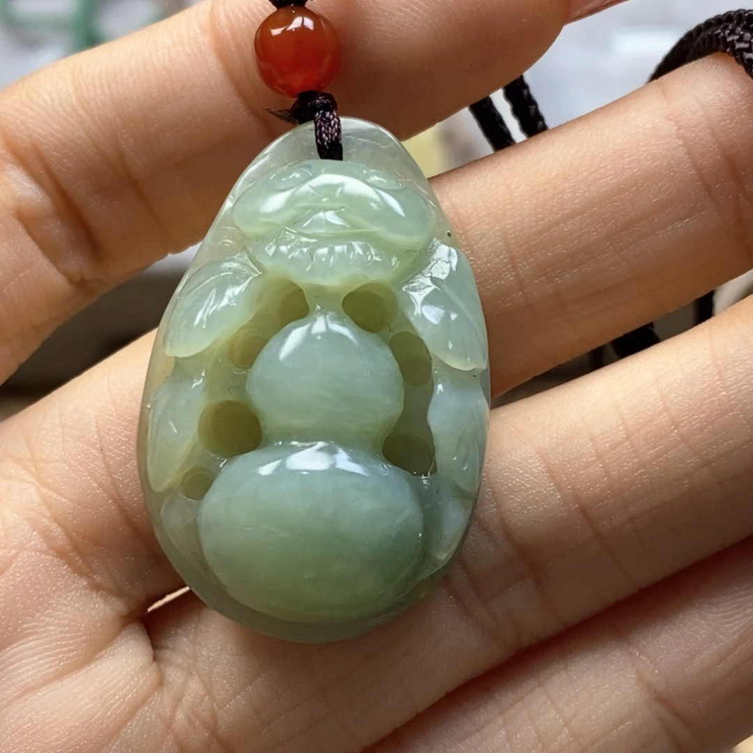 蛇纹石玉颈饰未镶嵌微瑕