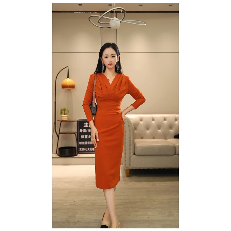 8086-1高端气质秋装2024新款女装褶皱v领收腰显瘦打底连衣裙