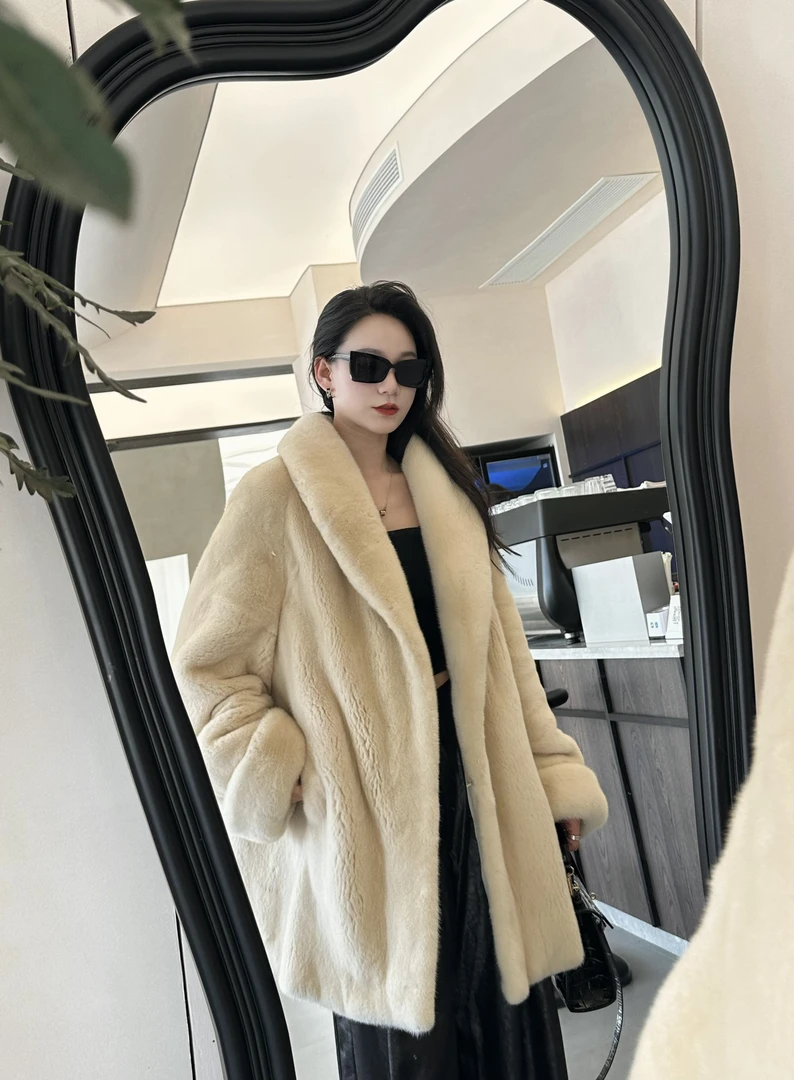 【萱萱皮草】A23222进口紫金水貂皮草短二小母貂青果领整貂外套