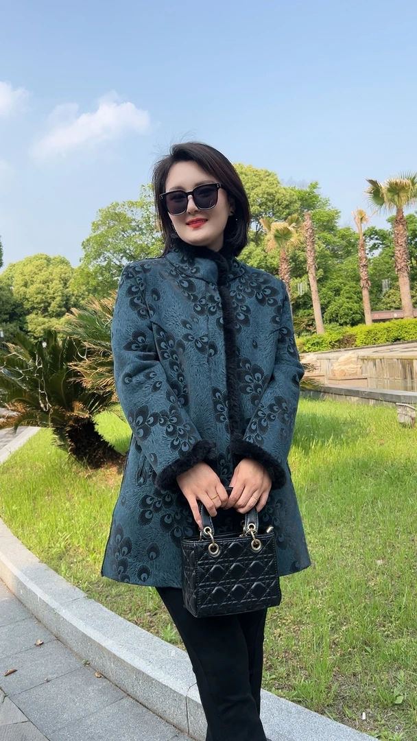 反季中老年妈妈秋冬洋气立领加绒加厚中长款外套网红保暖