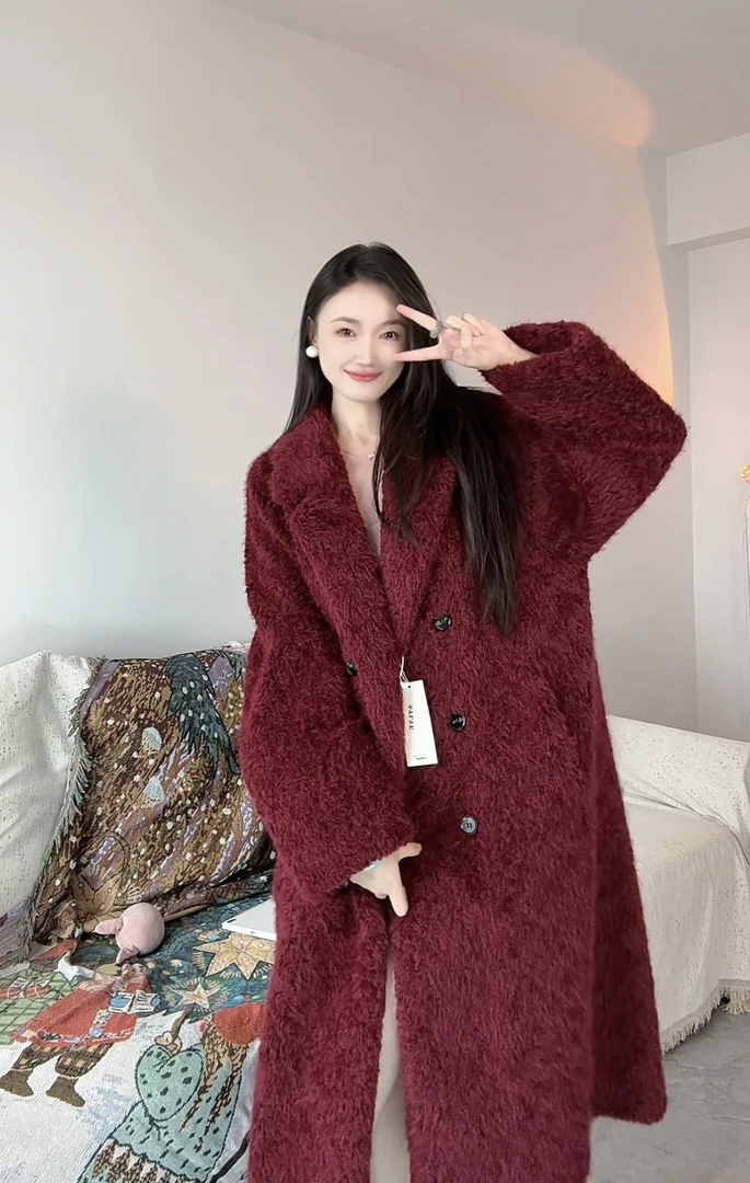 六只象2024秋冬长款高级安哥拉红色加厚保暖大衣气质显高宽松冬季