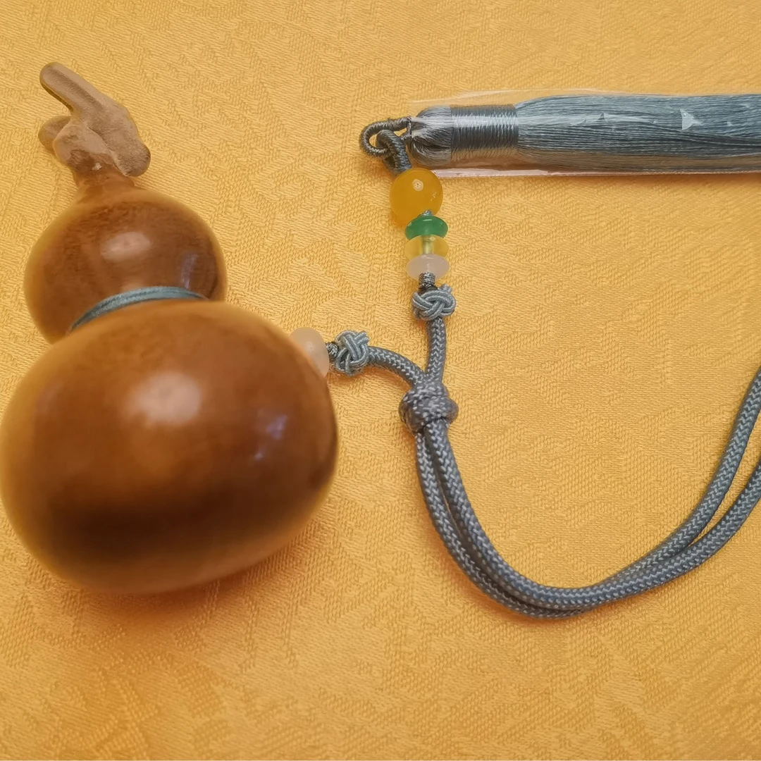 金丝楠葫芦，葫芦谐音福禄，其蔓带与万代谐音，寓意福禄万代