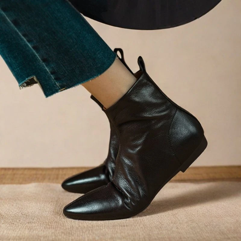 香港真皮断码清仓短靴女平底2025秋冬季新款尖头低跟加绒瘦瘦靴子