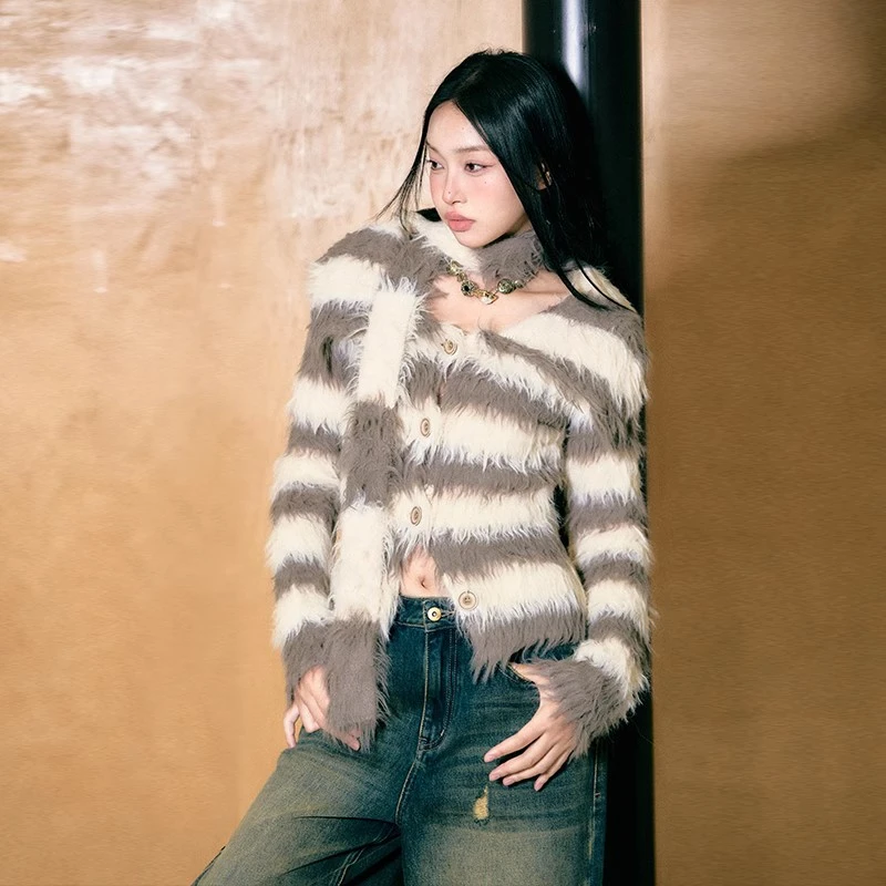 AGAM STUDIO【官方专享】原创软糯少女大翻领条纹长毛开衫围脖毛衣