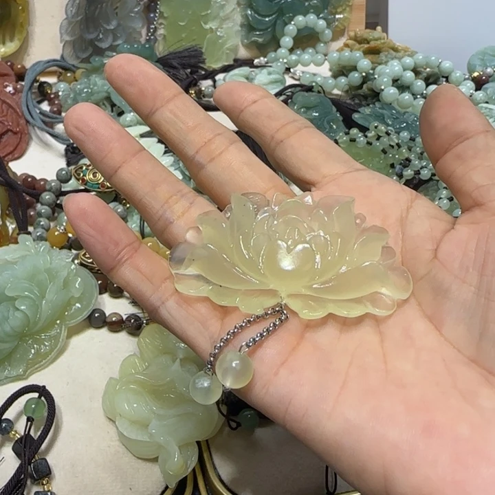 蛇纹石玉吊坠未镶嵌