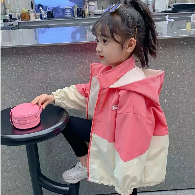 女童冲锋衣外套秋装2024新款洋气儿童春秋款小女孩运动连帽上衣潮