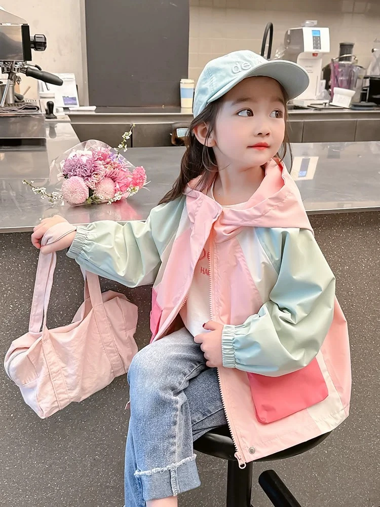 女童冲锋衣外套秋装2024新款洋气儿童春秋款小女孩运动连帽上衣潮