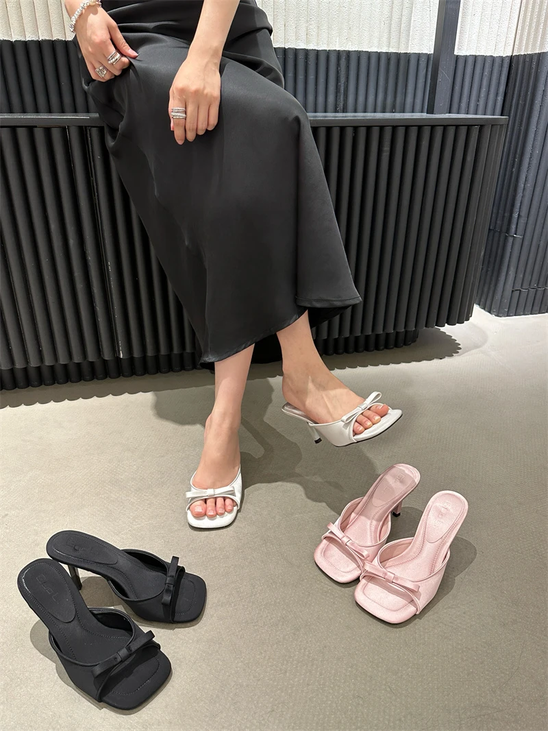 2025夏季新款法式气蝴蝶结高跟鞋时尚百搭方头露趾外穿一字凉拖女