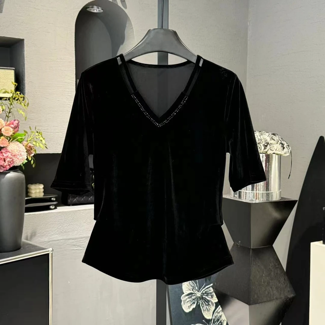 2025春季新款V领镂空钉珠百搭休闲女士设计感T恤1131