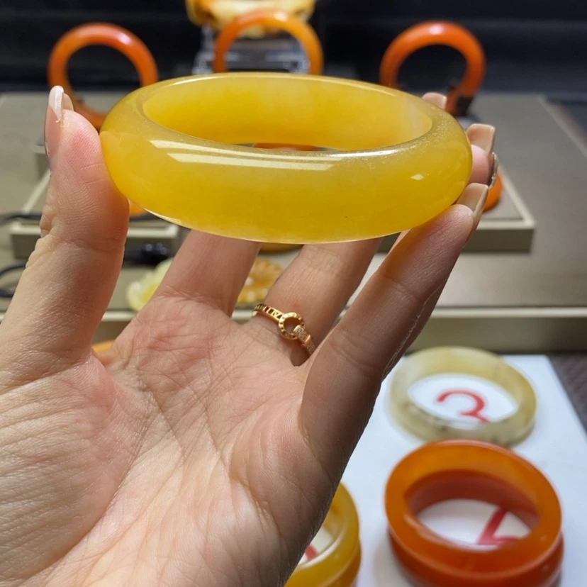 【闪购商品】石英质玉(黄龙玉)手镯未镶嵌এ****༊微瑕