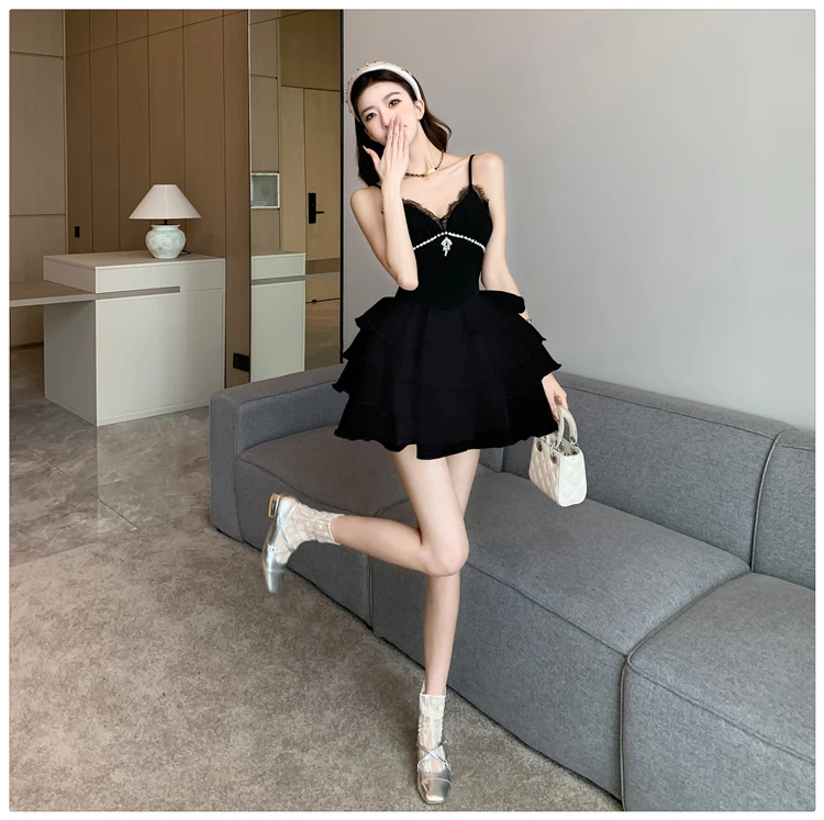 小礼服春夏新款闪钻蓬蓬洋气吊带连衣裙小个子酷飒财阀千金女装