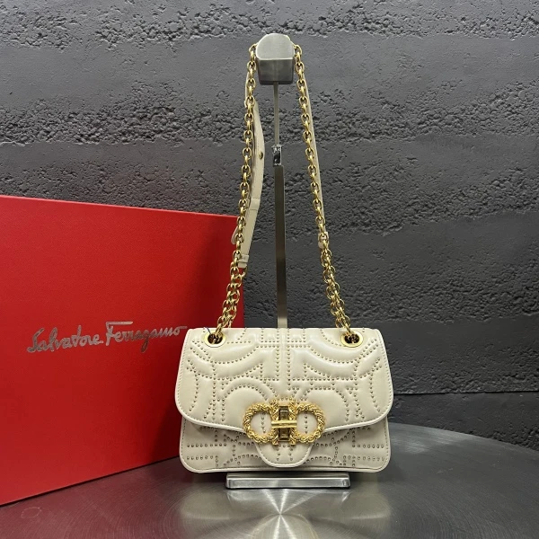 95新 FERRAGAMO/菲拉格慕 95新/菲拉格慕/妃鱼/时尚女士